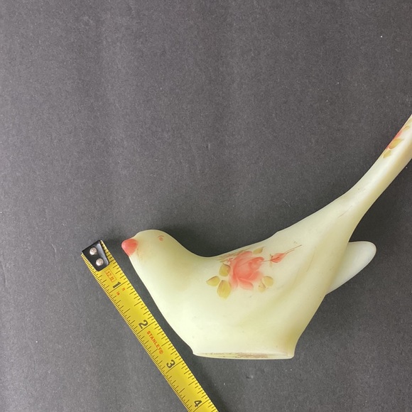 Vintage Fenton Long Tail Satin Custard Hand Painted Bird Figurine - Picture 7 of 9